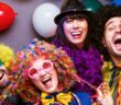 Bereit für den närrischen Spaß? 40 lustige Fragen für eine bunte Fastnacht! (Foto: AdobeStock -247411674 karepa)